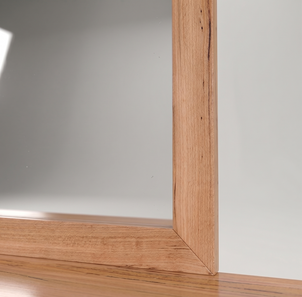 Akubra Mirror