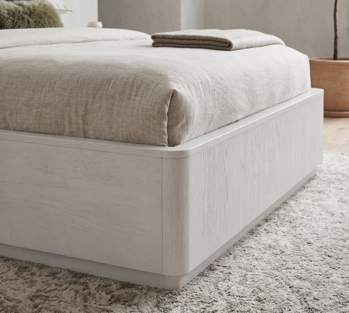 Parker Queen Gas Lift Bed